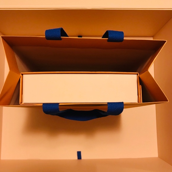 Louis Vuitton authentic shopping bag - Picture 7 of 8